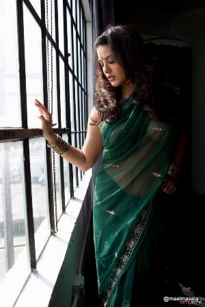 4.jpg Green Saree Indoor Nude Photoshoot