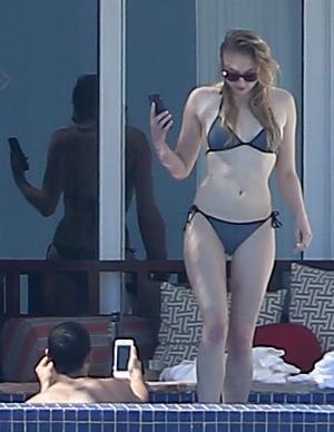Sophie-Turner-Sexy-7-768x995.jpg Sophie Turner(Sansa Stark) Bikini