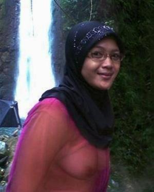 365101204.jpg The Hijab Gallery