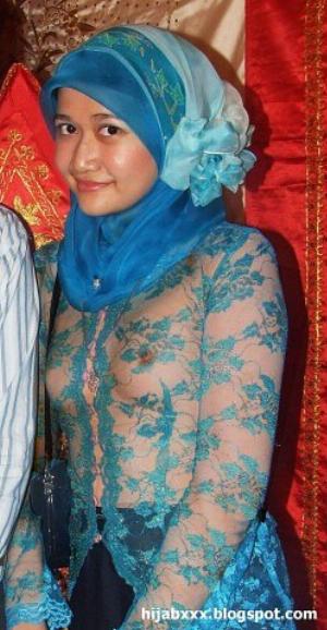 2054992015.jpg The Hijab Gallery