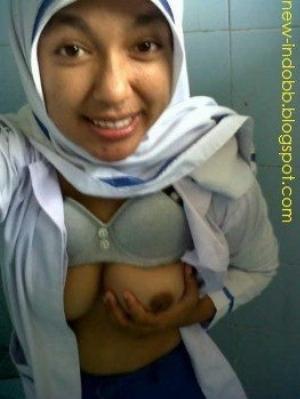 2085784179.jpg The Hijab Gallery