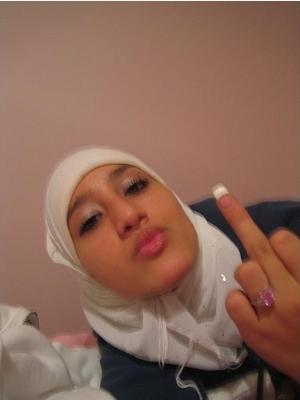 candidhijabi516.jpg The Hijab Gallery